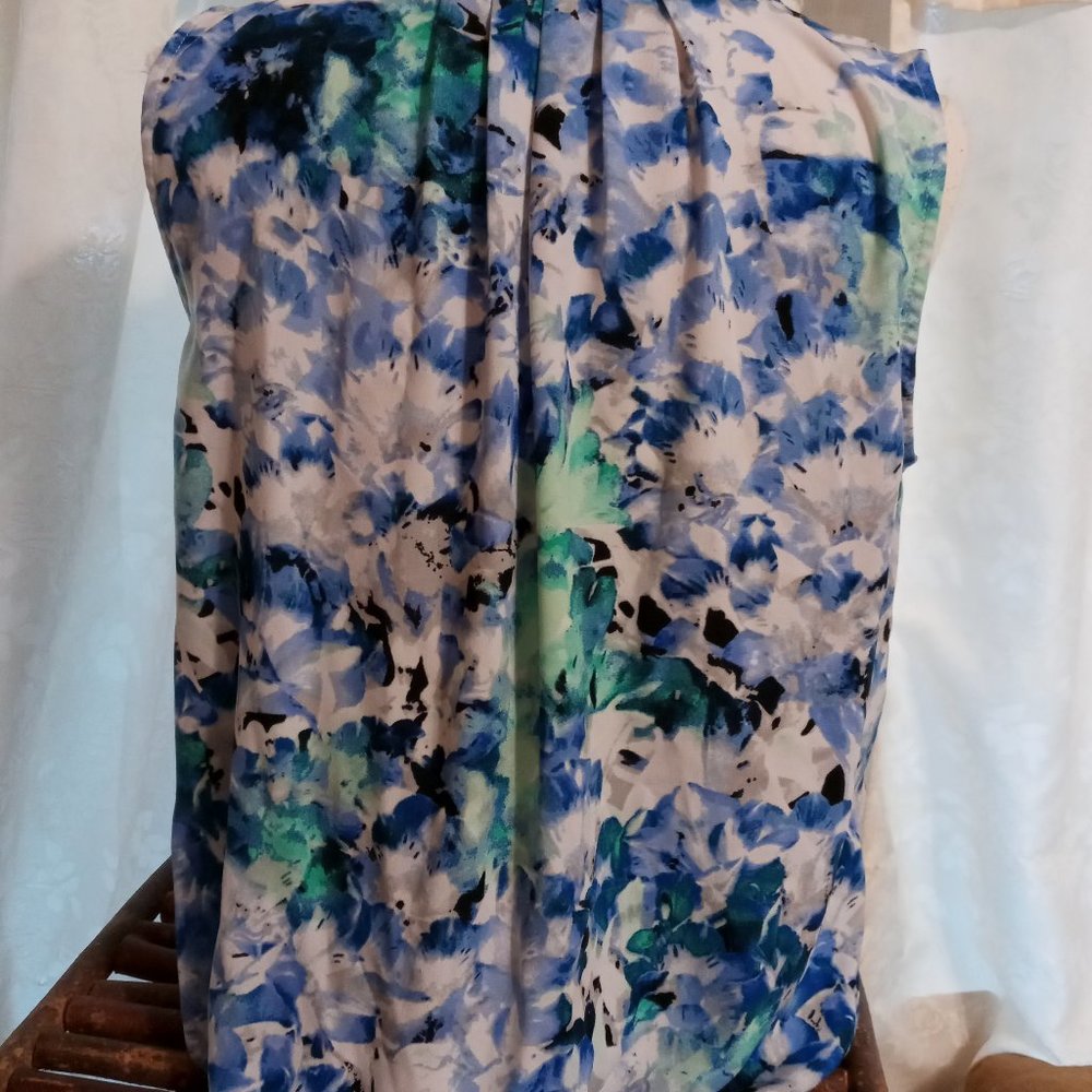 Button Floral Top - Picture 6 of 14